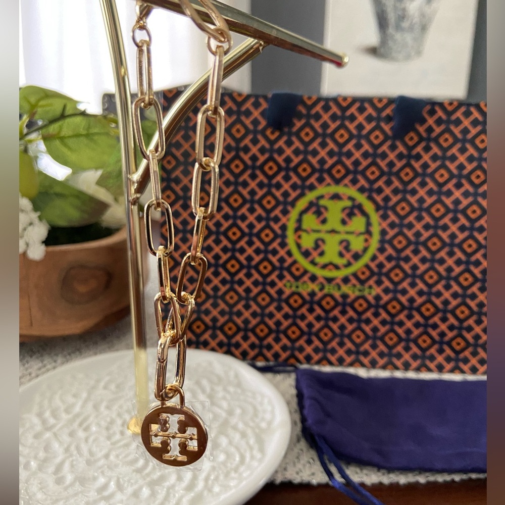 🚨LAST ONE! New! 14K gold chunky pleated paperclip bracelet with Tory Burch charm - Picture 11 of 11